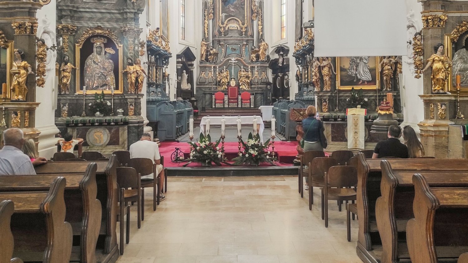 Czy rząd Tuska dyskryminuje Kościół? Jasny wynik sondażu.