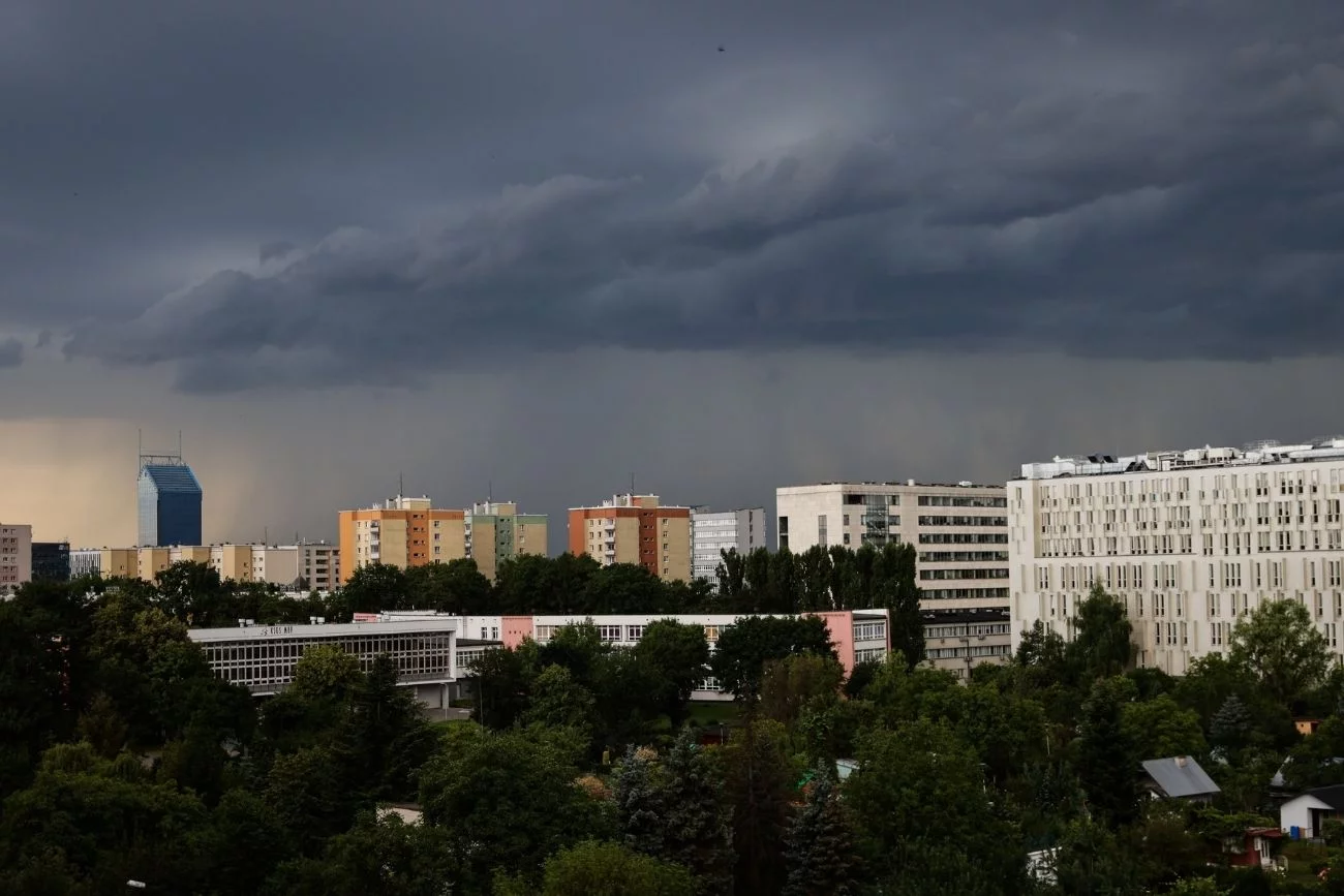Niebezpieczna pogoda nadchodzi. RCB i IMGW wydały ostrzeżenia.