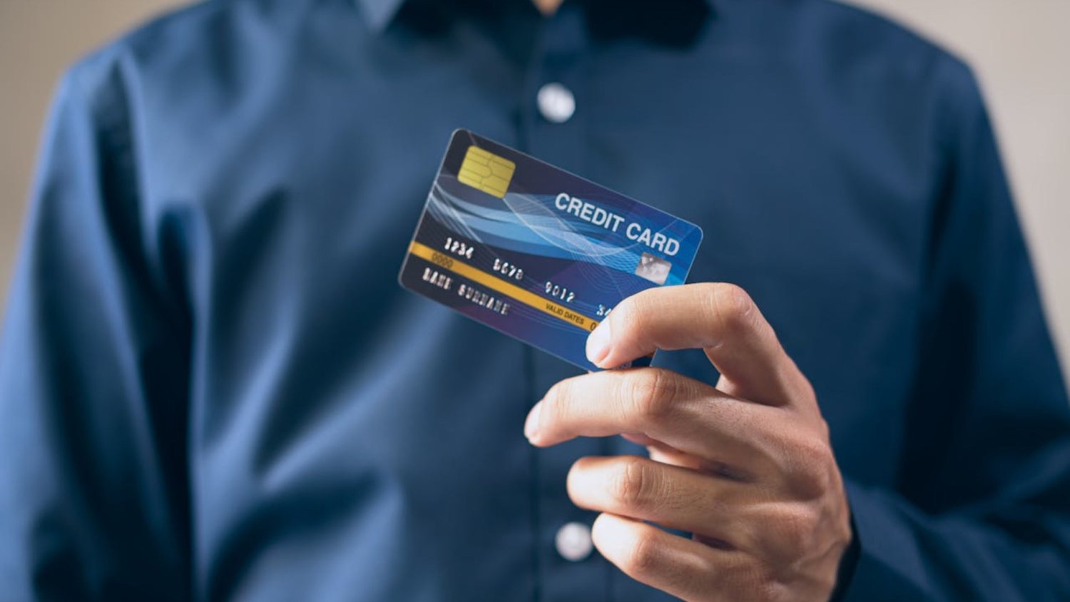 Dlaczego coraz więcej osób wybiera karty wielowalutowe zamiast tradycyjnych kart bankowych?