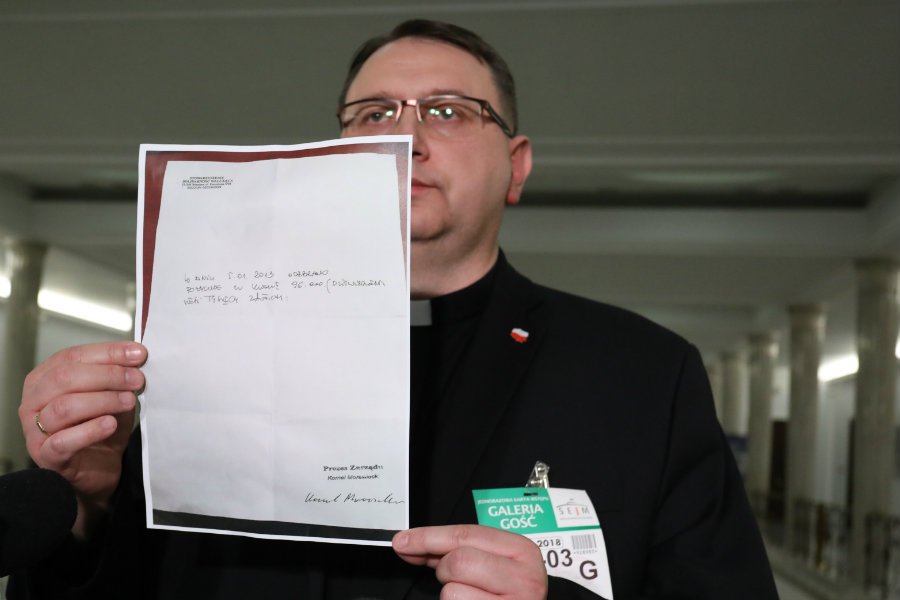 ABW miało wejść o 6 rano do 94-letniej babci księdza Jegierskiego - utrzymuje duchowny.