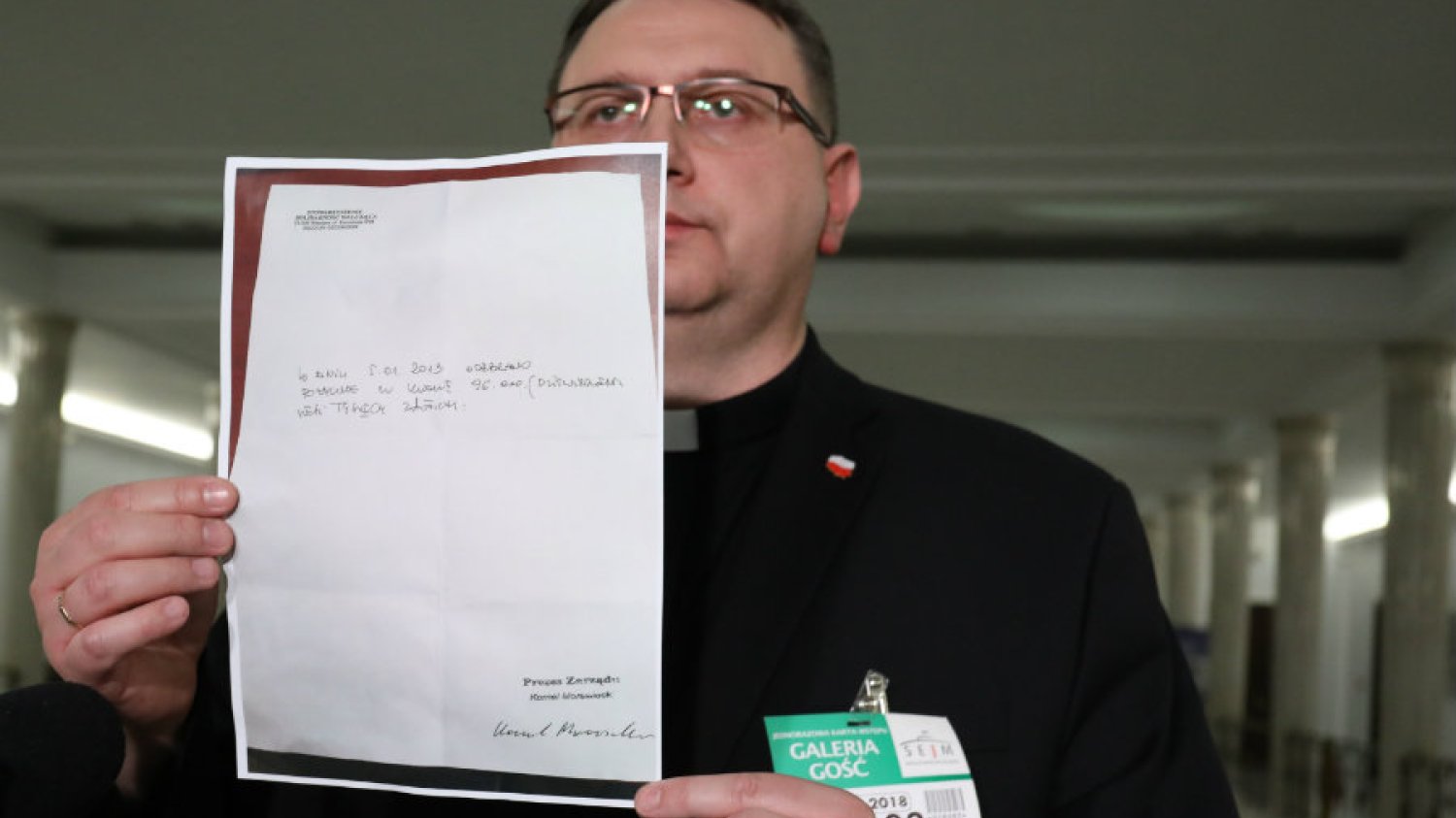 ABW miało wejść o 6 rano do 94-letniej babci księdza Jegierskiego - utrzymuje duchowny.
