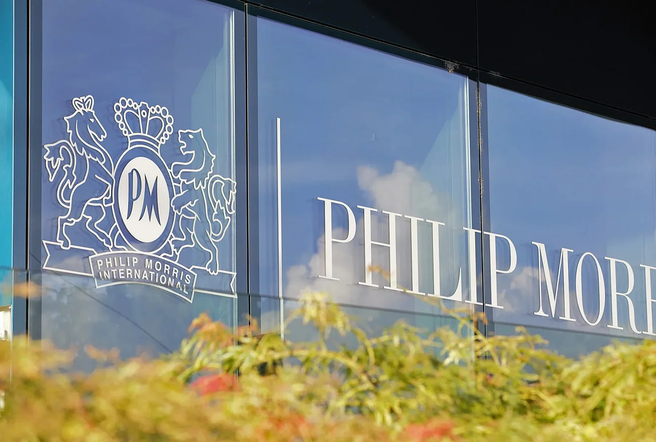 Philip Morris International, koncern tytoniowy, który ogłosił wcześniej wygaszanie inwestycji i produkcji w Rosji, myśli teraz nad całkowitym wyjściem z tego kraju. Równolegle firma dalej udziela wsparcia humanitarnego dla Ukrainy