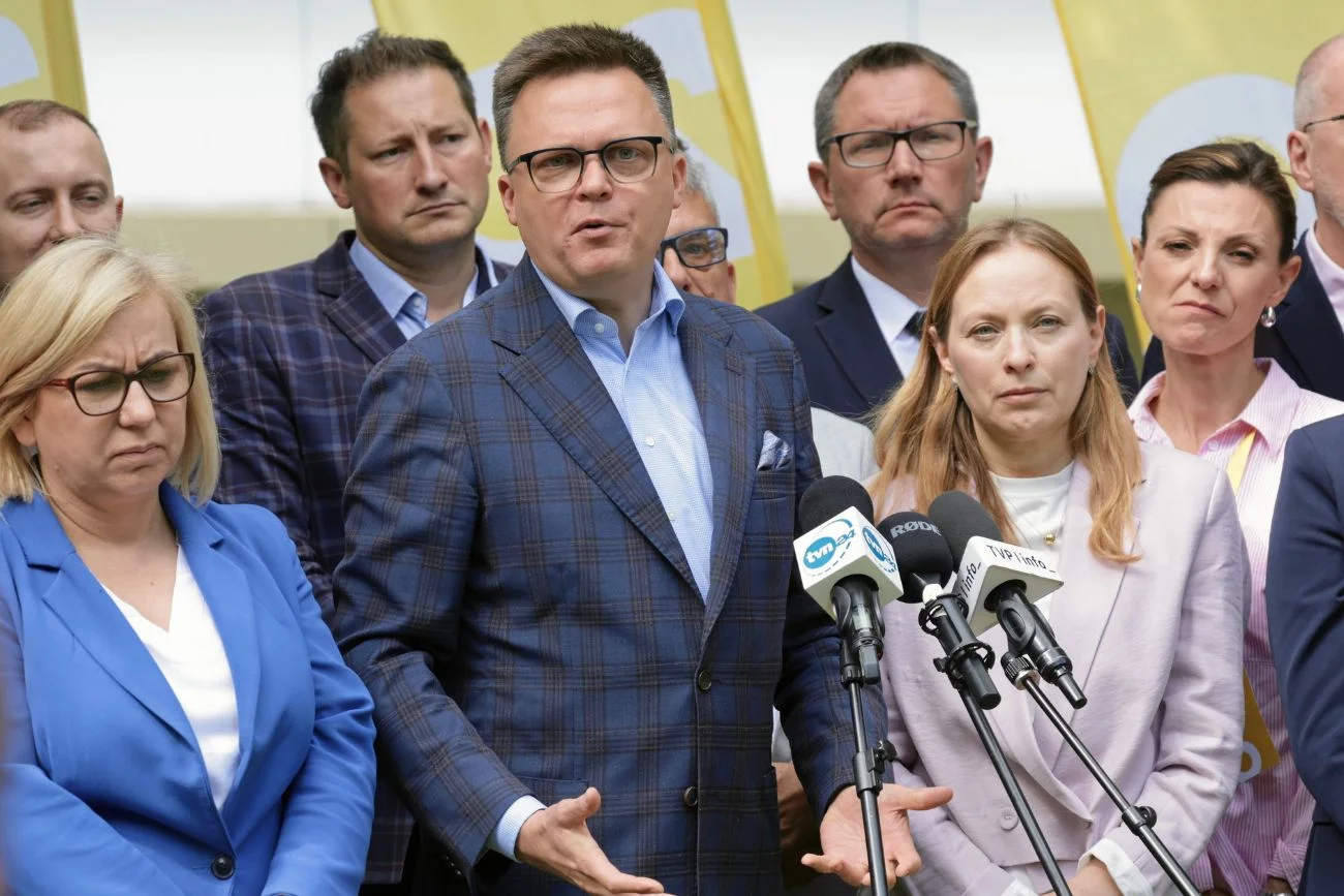Co czeka Polskę 2050? Taką przyszłość widzą Polacy dla formacji Hołowni. Przyszłość Polski 2050. Nowy sondaż pokazuje przewidywania Polaków.