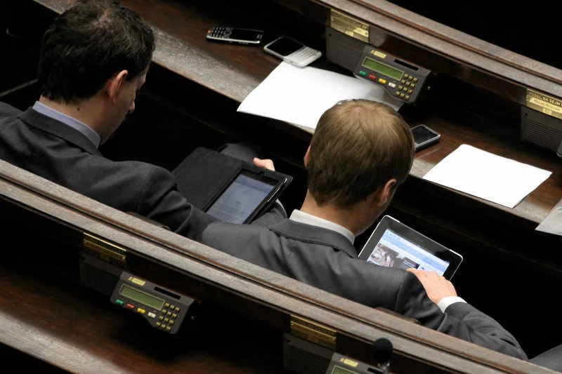 Politycy próbują żartować na Prima Aprillis. Lepiej, żeby przestali.