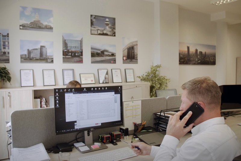 Faktoring, usługa finansowania nieprzeterminowanych faktur przez zewnętrzną firmę, jest narzędziem, który pozwala firmom poprawić swój wizerunek w oczach klientów, kontrahentów i instytucji finansowych takich jak banki.