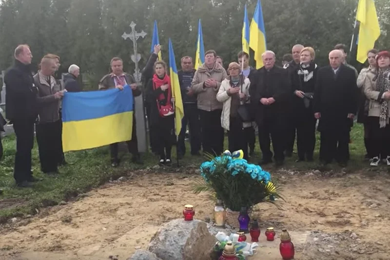W kwietniu rozebrano pomnik ku czci UPA w Hruszowicach. Do dziś Ukraina domaga się jego budowy.