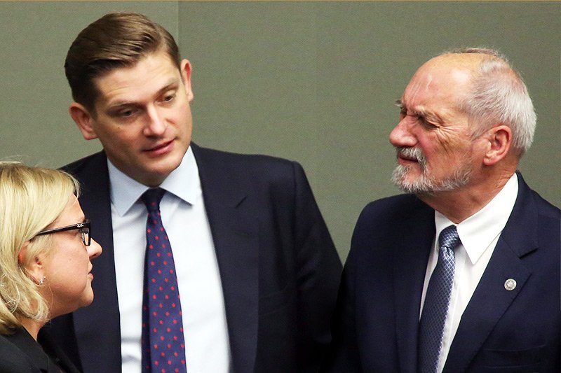 Konto ministra obrony Antoniego Macierewicza i całego rządu PiS obciąża kolejna wpadka.