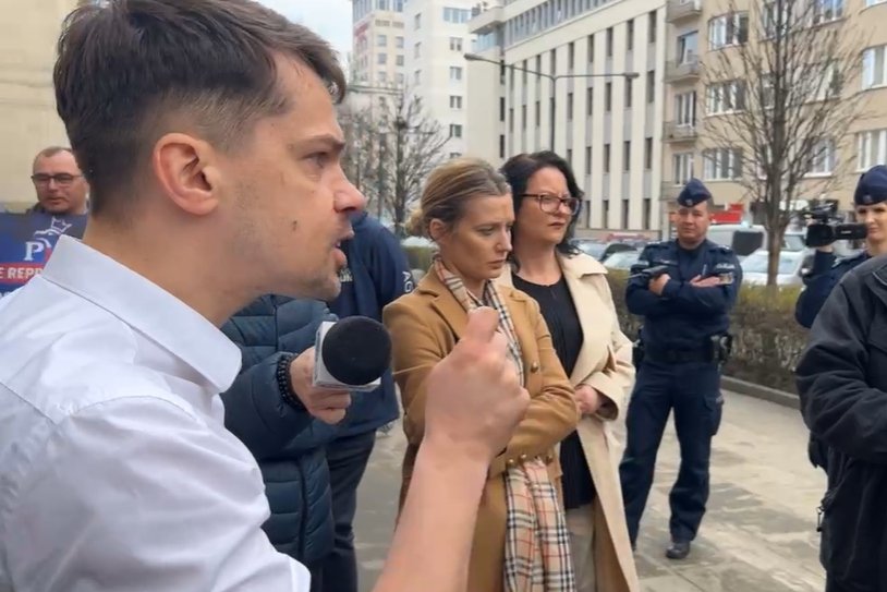 Michał Kołodziejczak z Agrounii zwrócił się podczas konferencji do dziennikarki TVP