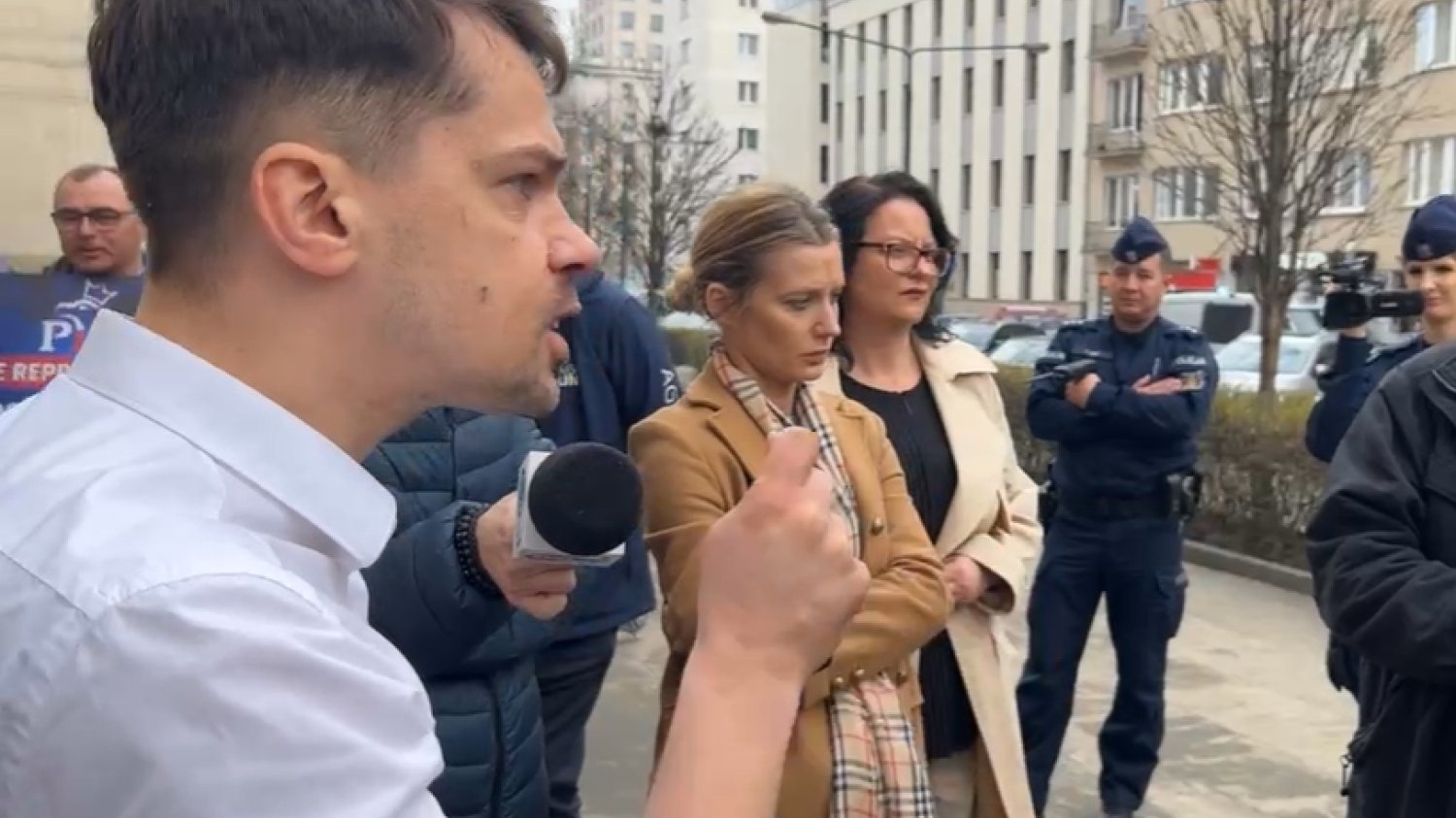 Michał Kołodziejczak z Agrounii zwrócił się podczas konferencji do dziennikarki TVP