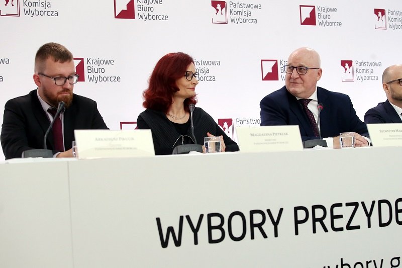 PKW już o 8:00 może podać oficjalne wyniki wyborów.