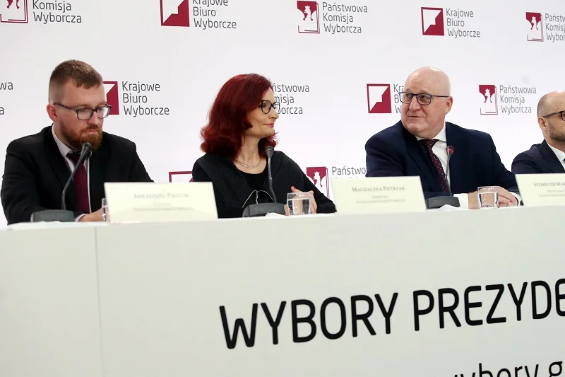 PKW już o 8:00 może podać oficjalne wyniki wyborów.