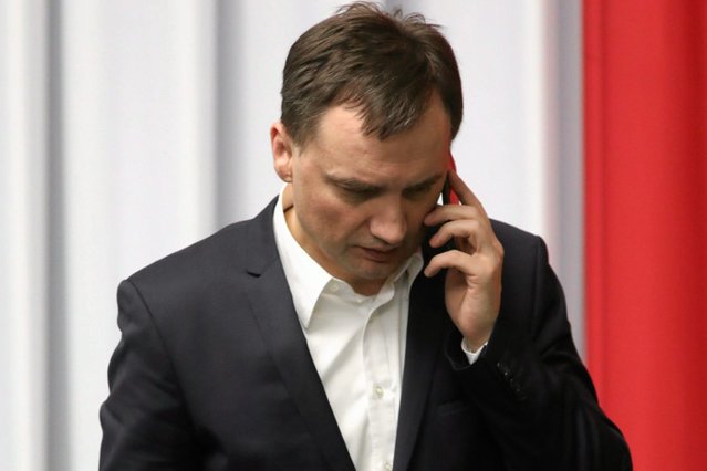 Sąd sądem, ale wymiar sprawiedliwości musi być w rękach władzy. W jednej ręce minister będzie trzymał sznurki do sądów, a w drugiej już ma prokuraturę.