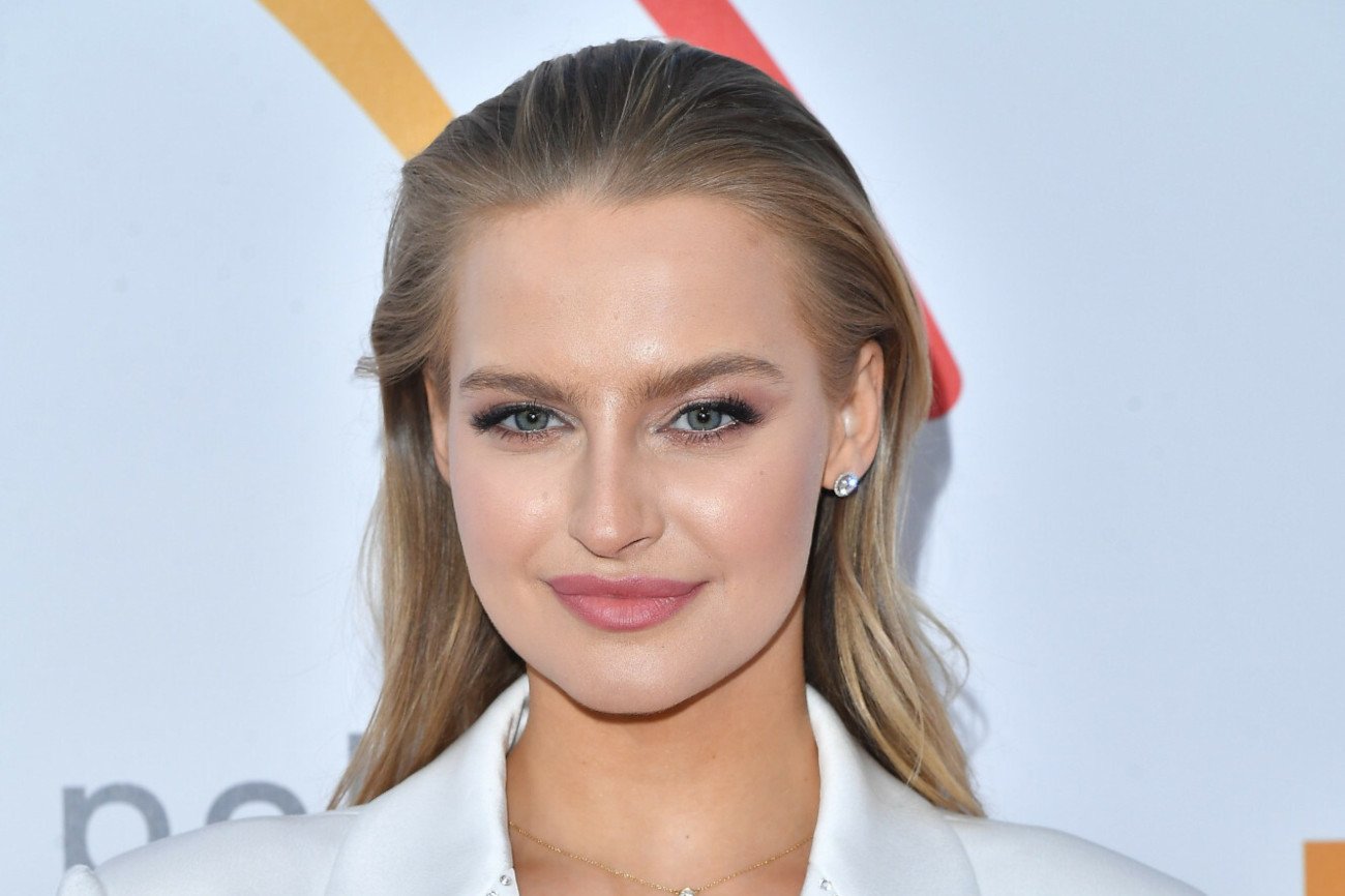 Modelka Karolina Pisarek, jak przyznała, pierwszy raz w życiu zmagała się z tak silnym bólem głowy.
