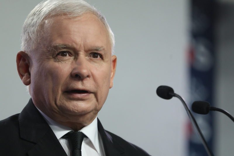 Jarosław Kaczyński wielokrotnie złamał regulamin Sejmu podczas nocnego "wystąpienia".