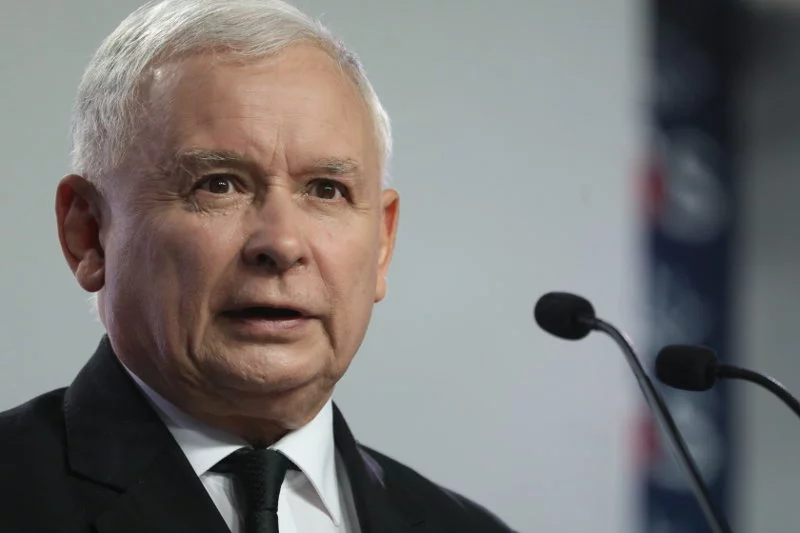 Jarosław Kaczyński wielokrotnie złamał regulamin Sejmu podczas nocnego "wystąpienia".