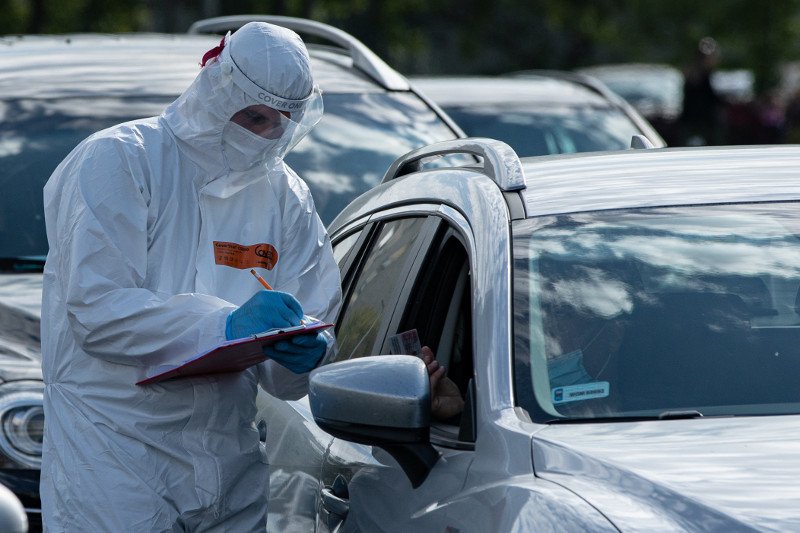 13 października – według danych resortu zdrowia – na liście znajdowało się już 460 mobilnych punktów pobrań.