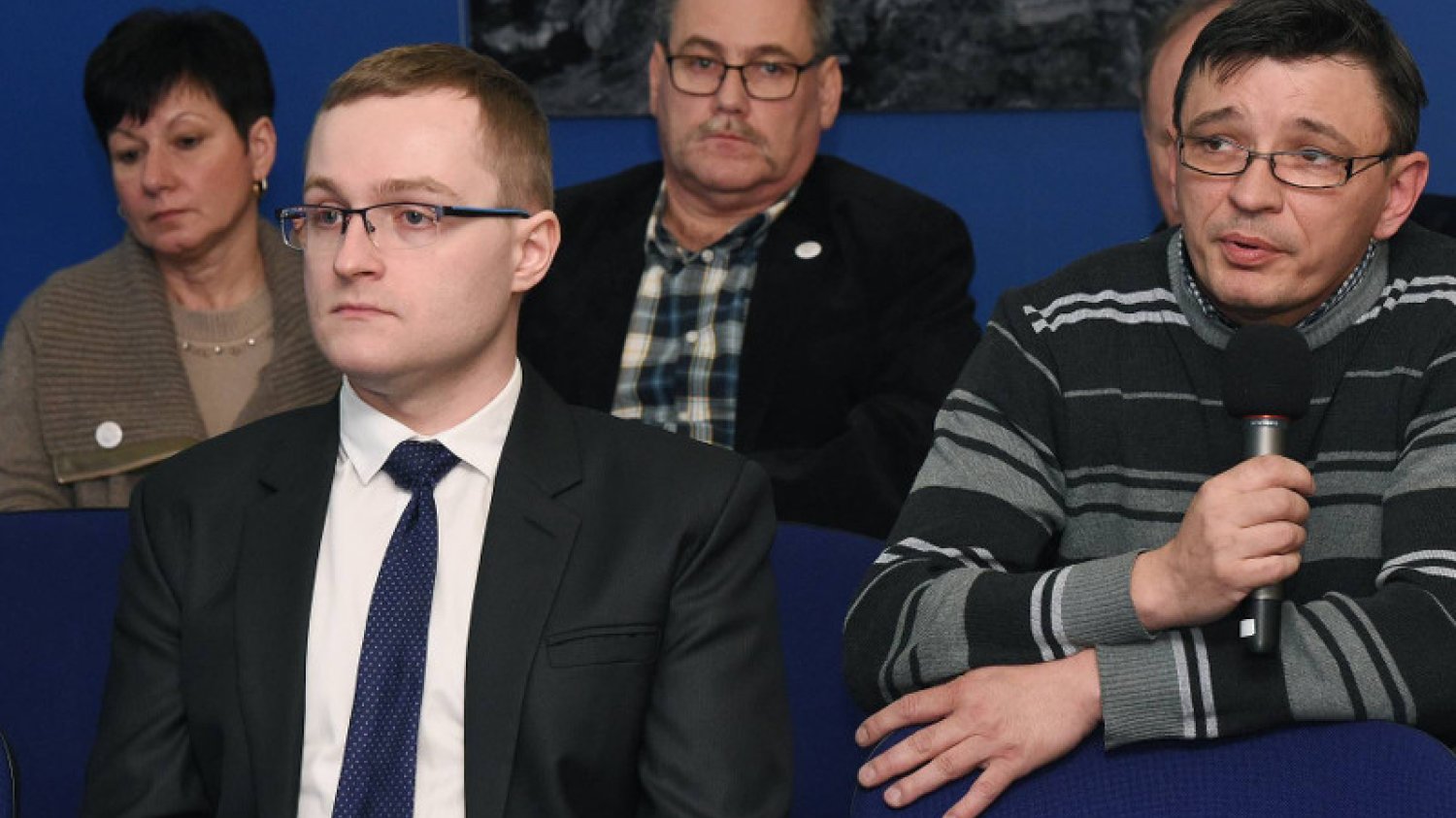 Chorzy na hemofilię opowiadają, podczas konferencji prasowej, o problemach z leczeniem.