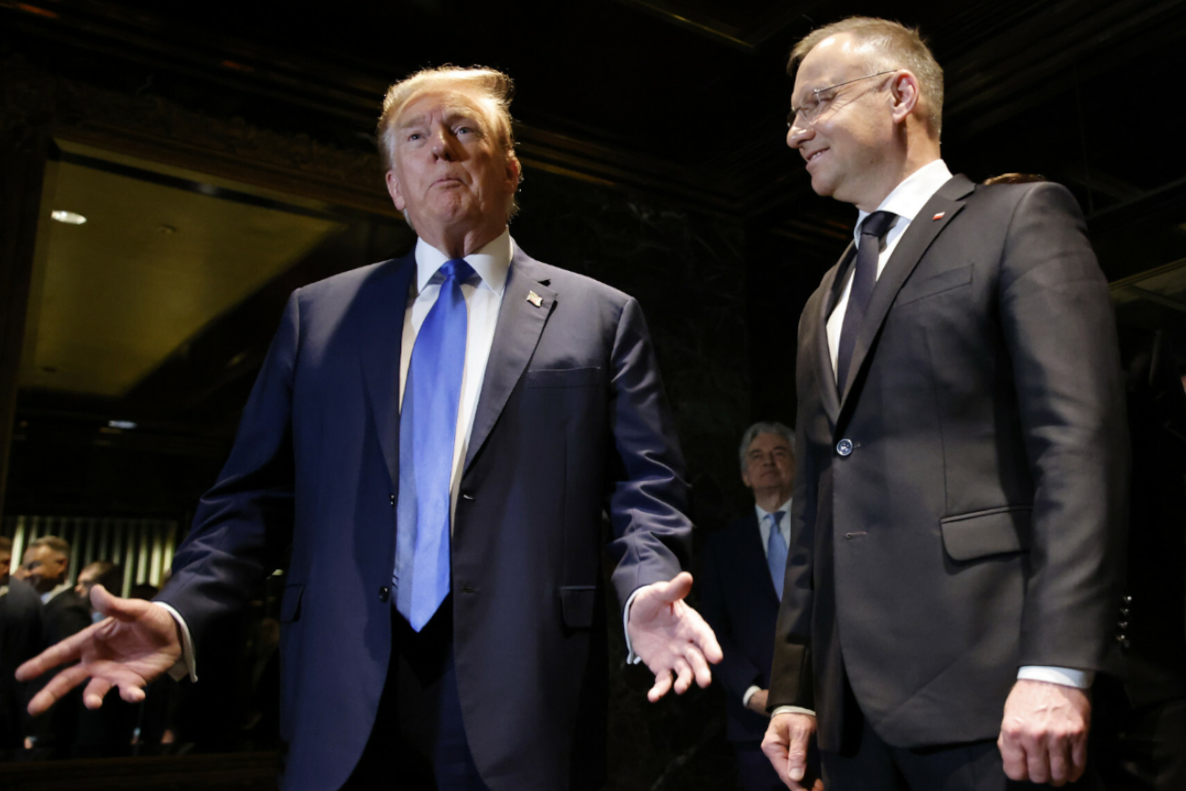 Donald Trump komplementuje Andrzeja Dudę. "Robi fantastyczną robotę, Polacy go kochają".