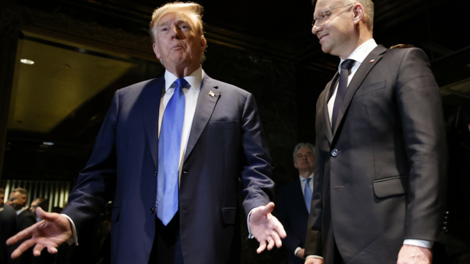 Donald Trump komplementuje Andrzeja Dudę. "Robi fantastyczną robotę, Polacy go kochają".