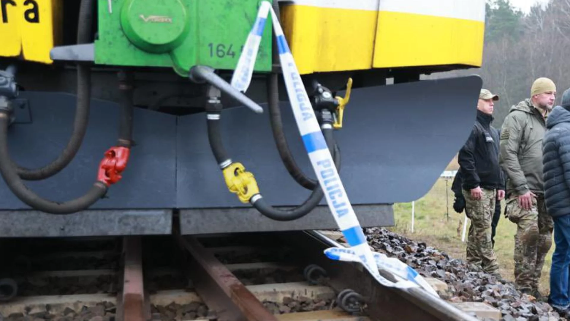 Eksplozje na torach słyszeli kilka kilometrów dalej. "Zadrżał cały budynek" Mika: eksplozja na torach