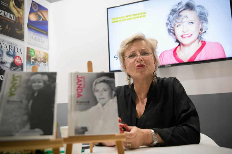 Krystyna Janda znalazła się w ogniu krytyki po tym, jak opublikowała grafikę wyśmiewającą wyborców PiS.