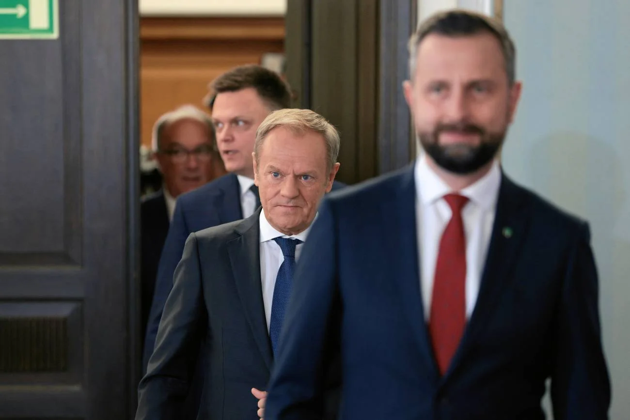 Burza z Hołownią podzieliła Polaków w kluczowej sprawie. Nowy sondaż to alarm dla Tuska Nowy sondaż to alarm dla Tuska. Burza z Hołownią podzieliła Polaków