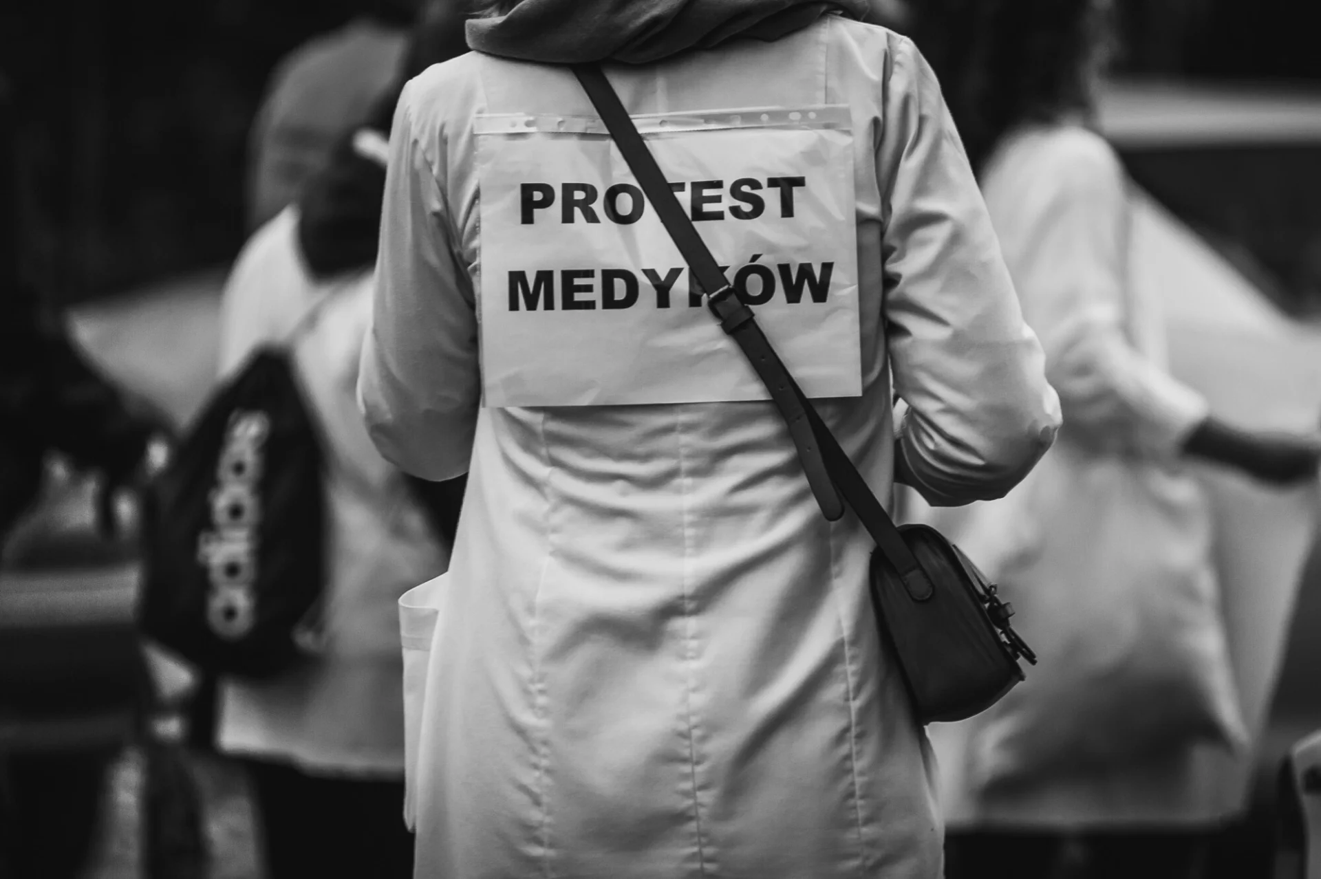 W sobotę specjalna manifestacja w Warszawie. Medycy mają ważny apel Marsz Milczenia Medyków w Warszawie. Oto trasa manifestacji 10 maja