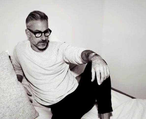 Garrett Swann jest 47-letnim amerykańskim aktorem telewizyjnym, po 40.roku życia zaczął pracować również jako model