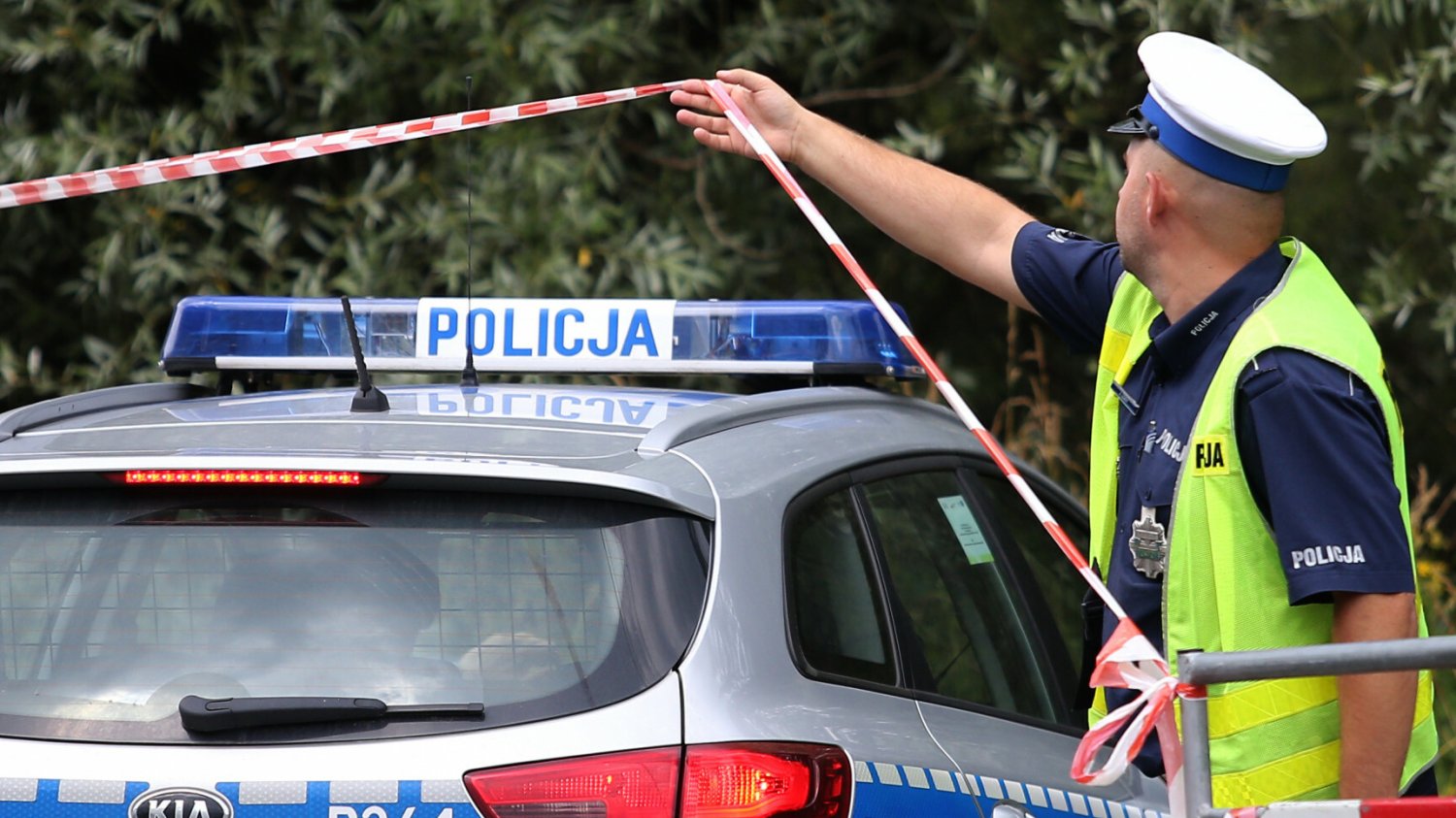 Przemysław Zachajka utratował topiącego się mężczyznę. Teraz ma kłopoty z policją.