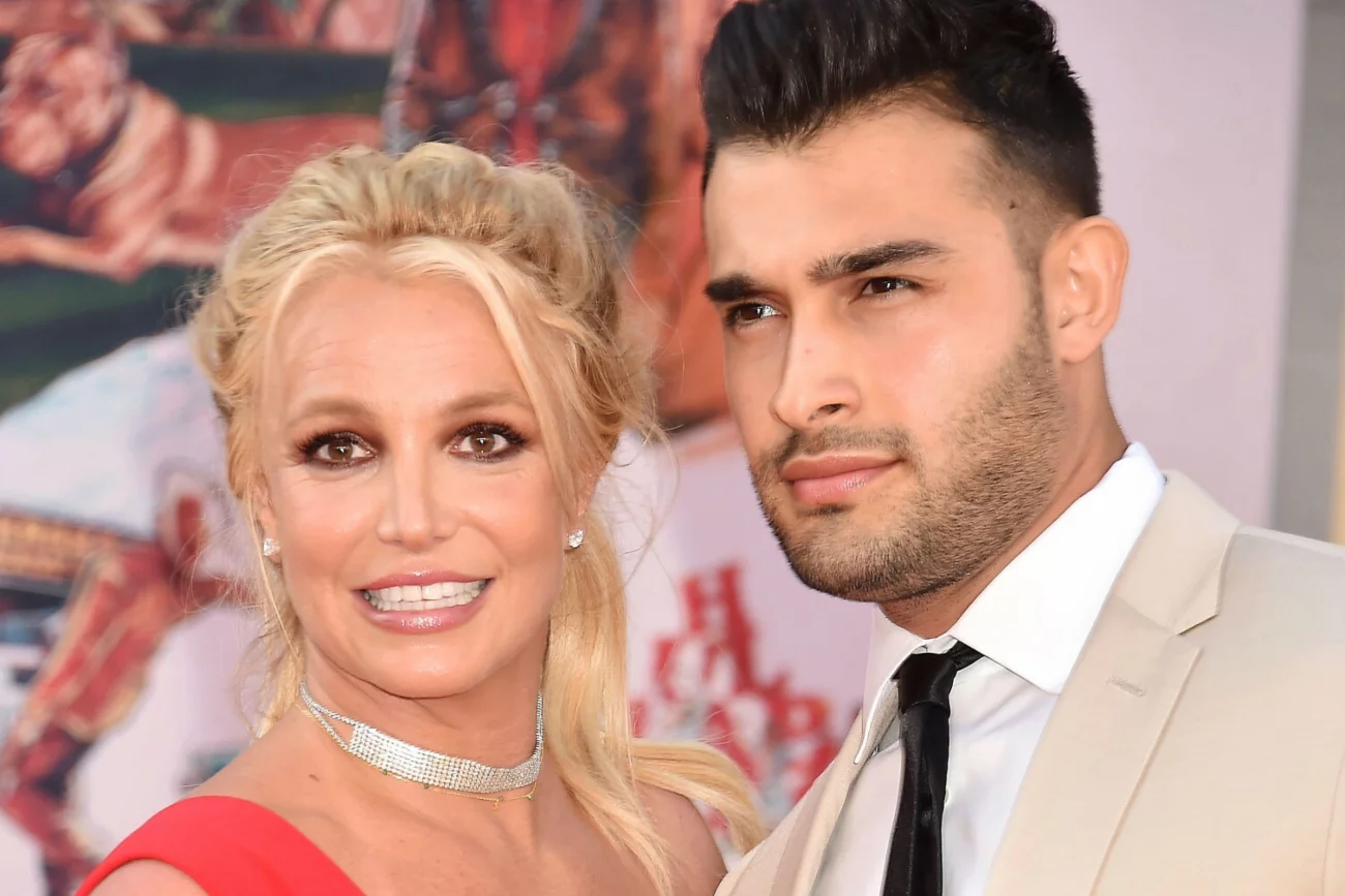 Britney Spears potwierdza doniesienia o rozwodzie z Samem Asgharim. Britney Spears potwierdza doniesienia o rozwodzie z Samem Asgharim.