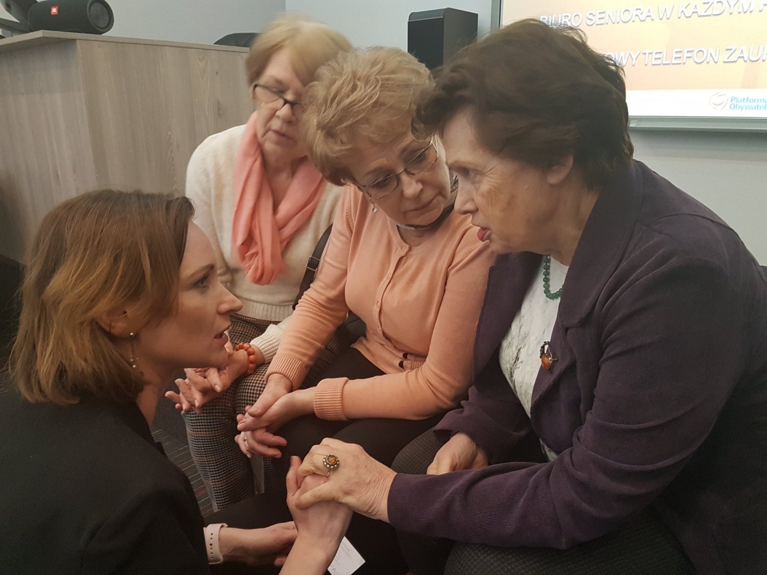 Jedna z wielu rozmów podczas spotkań w ramach konsultacji programu #PolskaSeniora