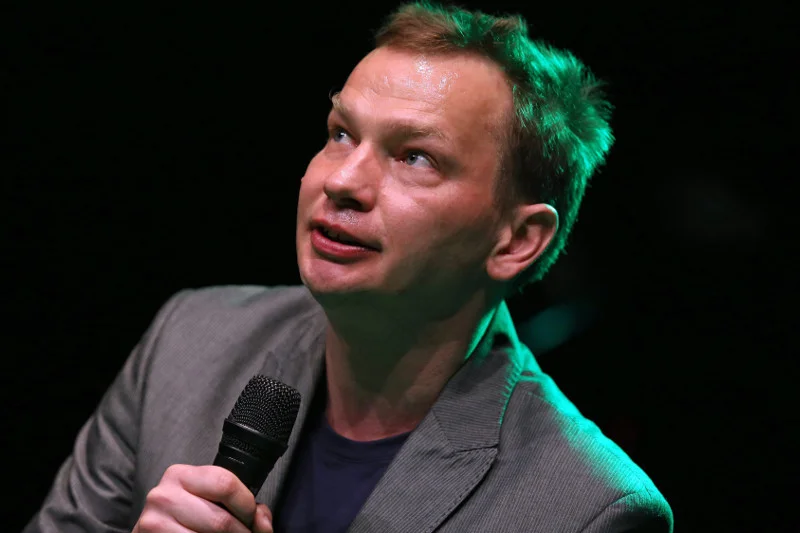 Tomasz Jachimek: Rzeczywistość dostarcza całego mnóstwa argumentów o wykorzystania na estradzie