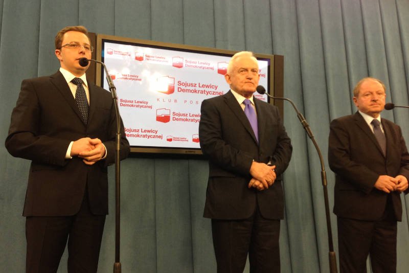 Dariusz Joński, Leszek Miller i Tadeusz Iwiński na konferencji w Sejmie