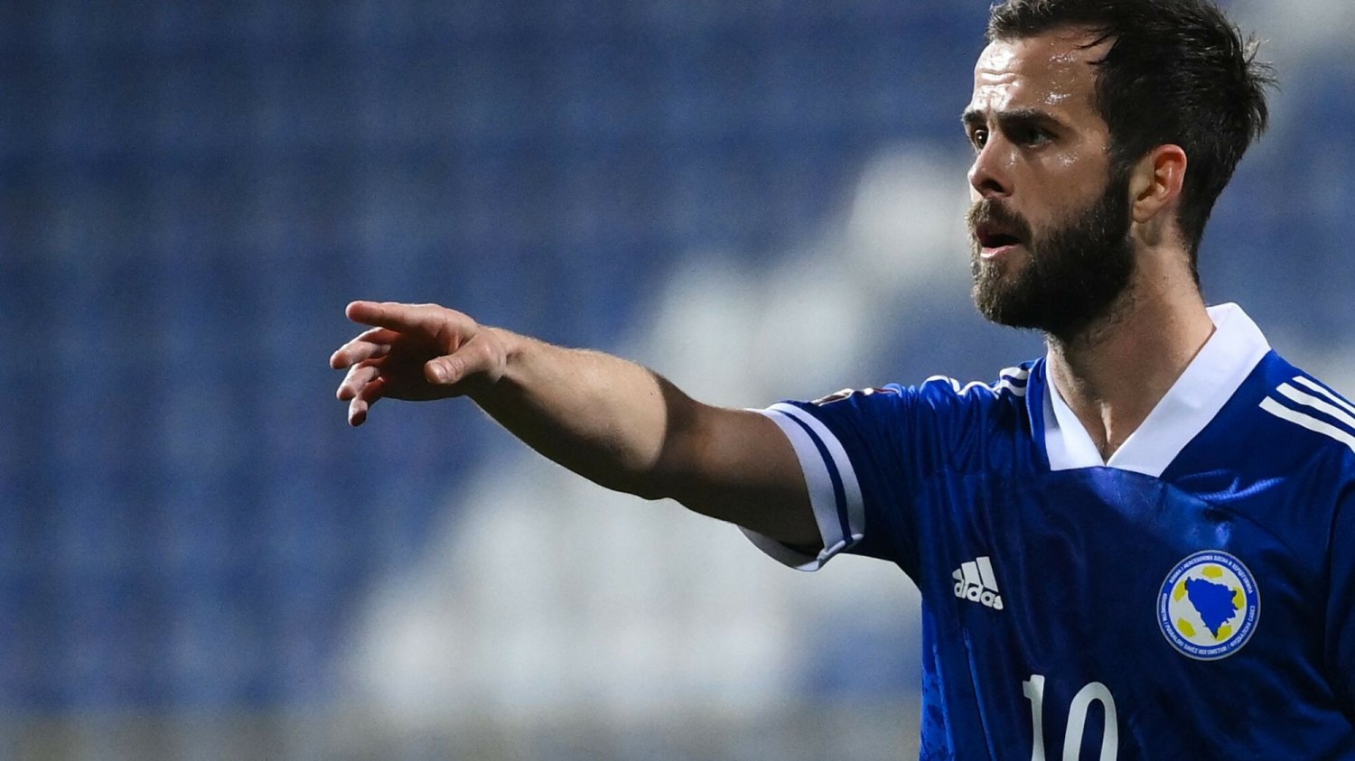 Miralem Pjanić brutalnie zaatakował rywala Miralem Pjanić