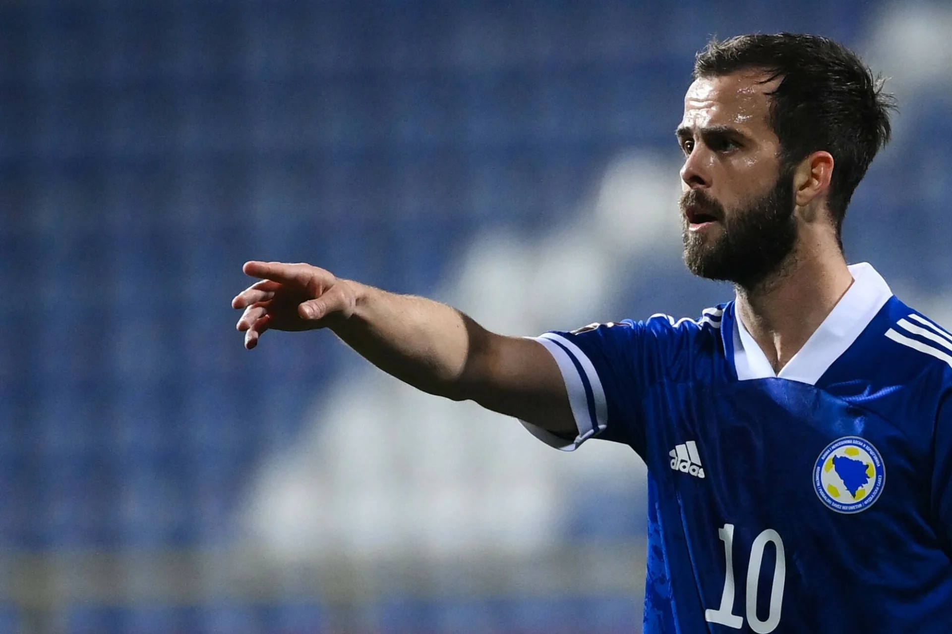 Miralem Pjanić brutalnie zaatakował rywala Miralem Pjanić