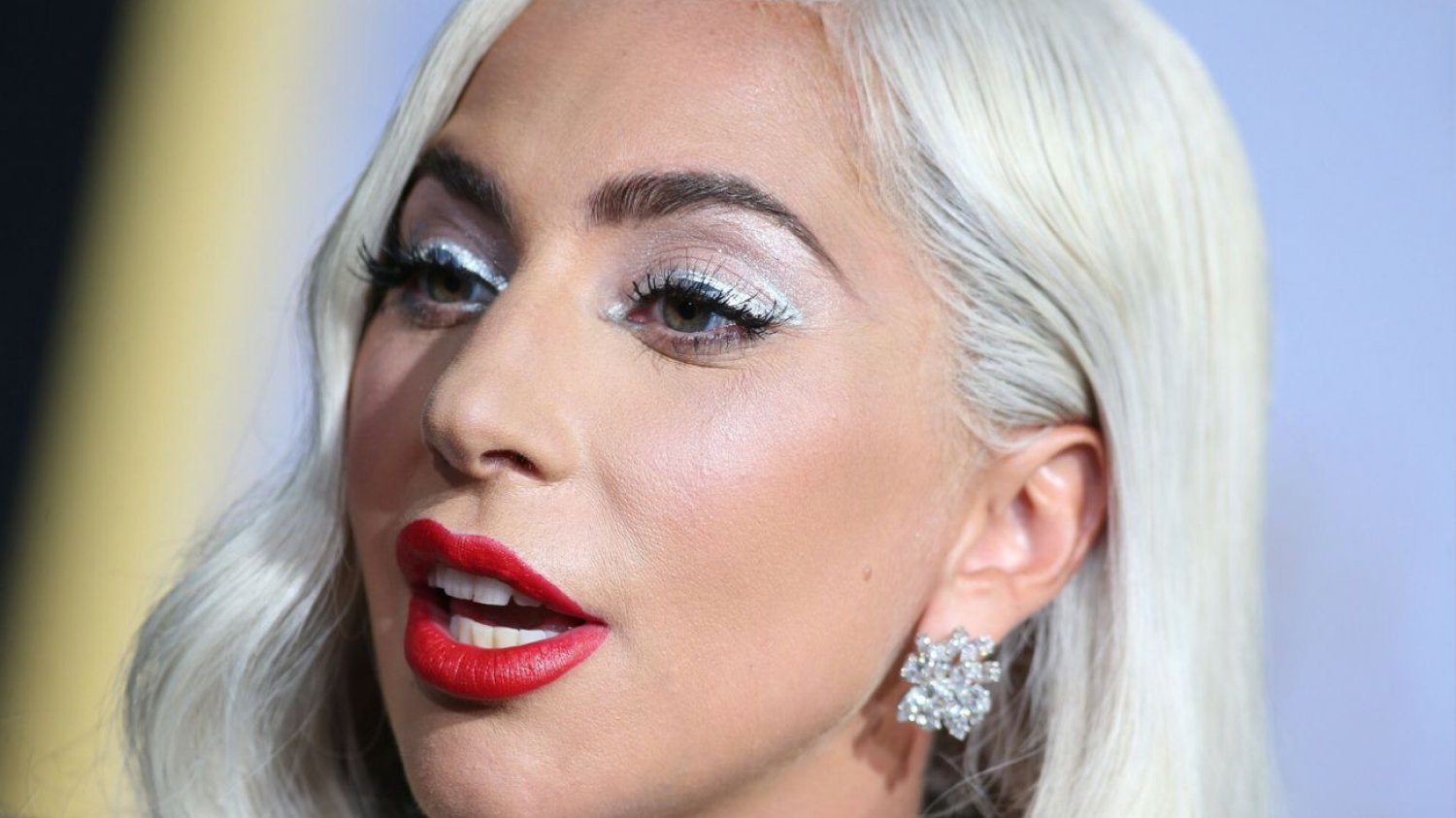 Lady Gaga choruje na fibromialgię. Ból, zmęczenie i inne objawy są bardzo uporczywe. Ta choroba może przydarzyć się każdemu. Lady Gaga choruje na fibromialgię. Ból, zmęczenie i inne objawy są bardzo uporczywe. Ta choroba może przydarzyć się każdemu.