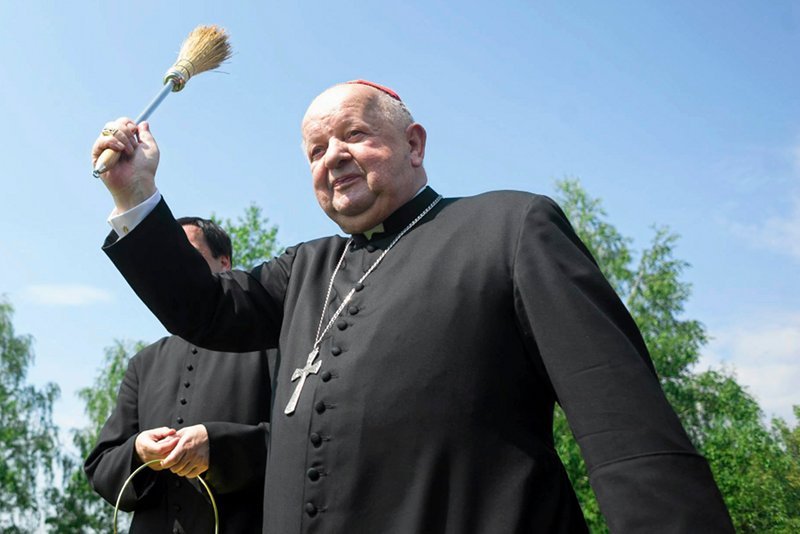 Kardynał Dziwisz broni przed "fałszowaniem niezmiennej nauki Kościoła". Przypomniał homoseksualistom o miłosierdziu, ale też o ich grzechu.