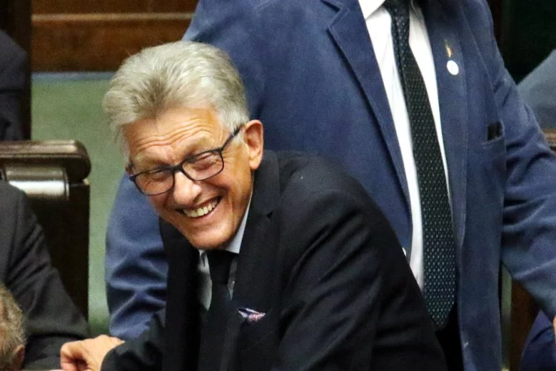 Były PRL-owski prokurator i Stanisław Piotrowicz z PiS twierdzi, że... był ofiarą stanu wojennego.