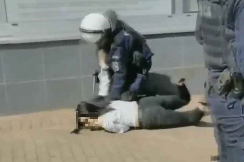 Kobieta uderzona pałką przez policjanta w Głogowie usłyszała zarzut.