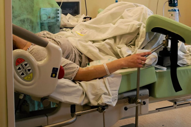 Wiele kobiet skarży się na nieposzanowanie intymności w szpitalach.