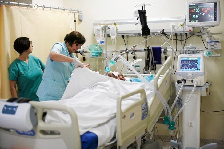 Lekarze we Francji są wściekli za zorganizowanie wyborów w trakcie epidemii koronawirusa.