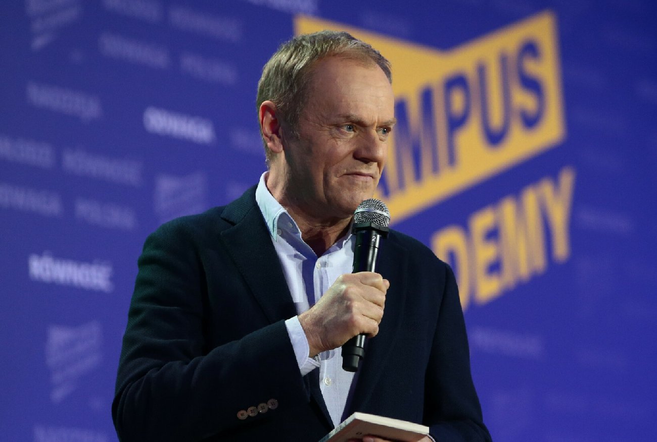 Donald Tusk o aferze zbożowej: PiS robi brudne, robaczywe interesy.