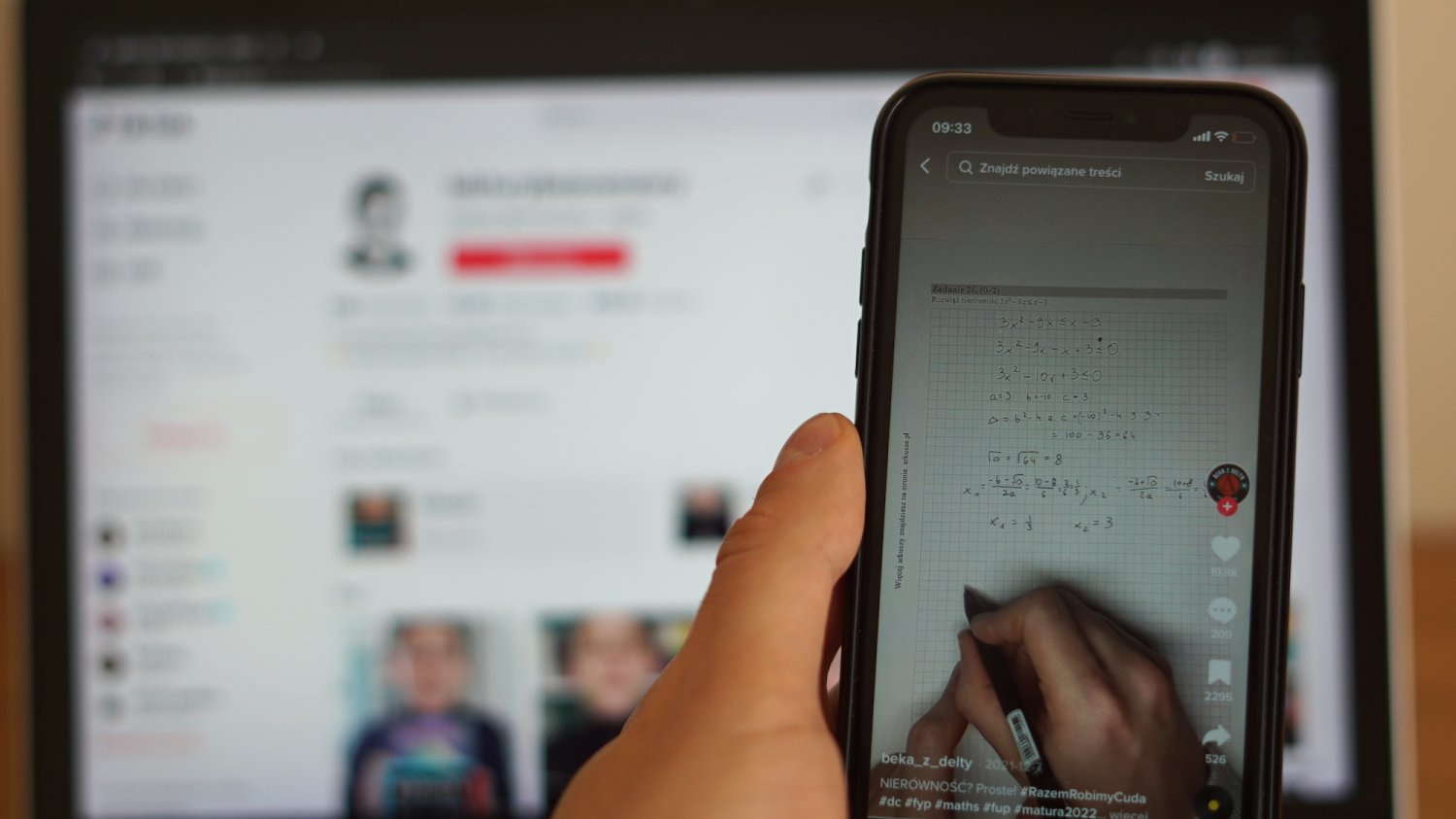 Przed maturą na TikToku trendują powtórki z matematyki czy angielskiego. Zadania są rozwiązywane na żywo.