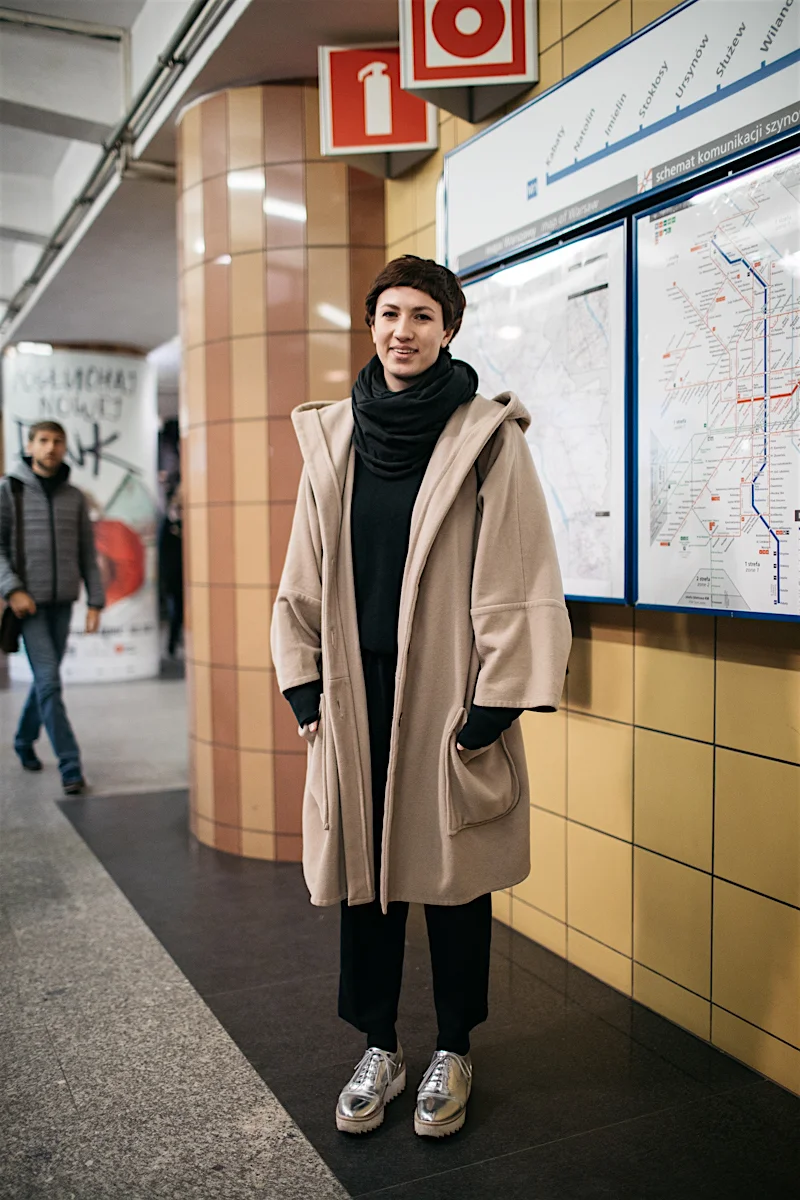 Kasia jest charakteryzatorką. „Korzystam z samochodu tylko, kiedy mam ze sobą pudła z rzeczami do makijażu, w pozostałe dni wybieram komunikację miejską. Jestem wegetarianką, segreguję śmieci, unikanie samochodów wpisuje się w mój styl życia"