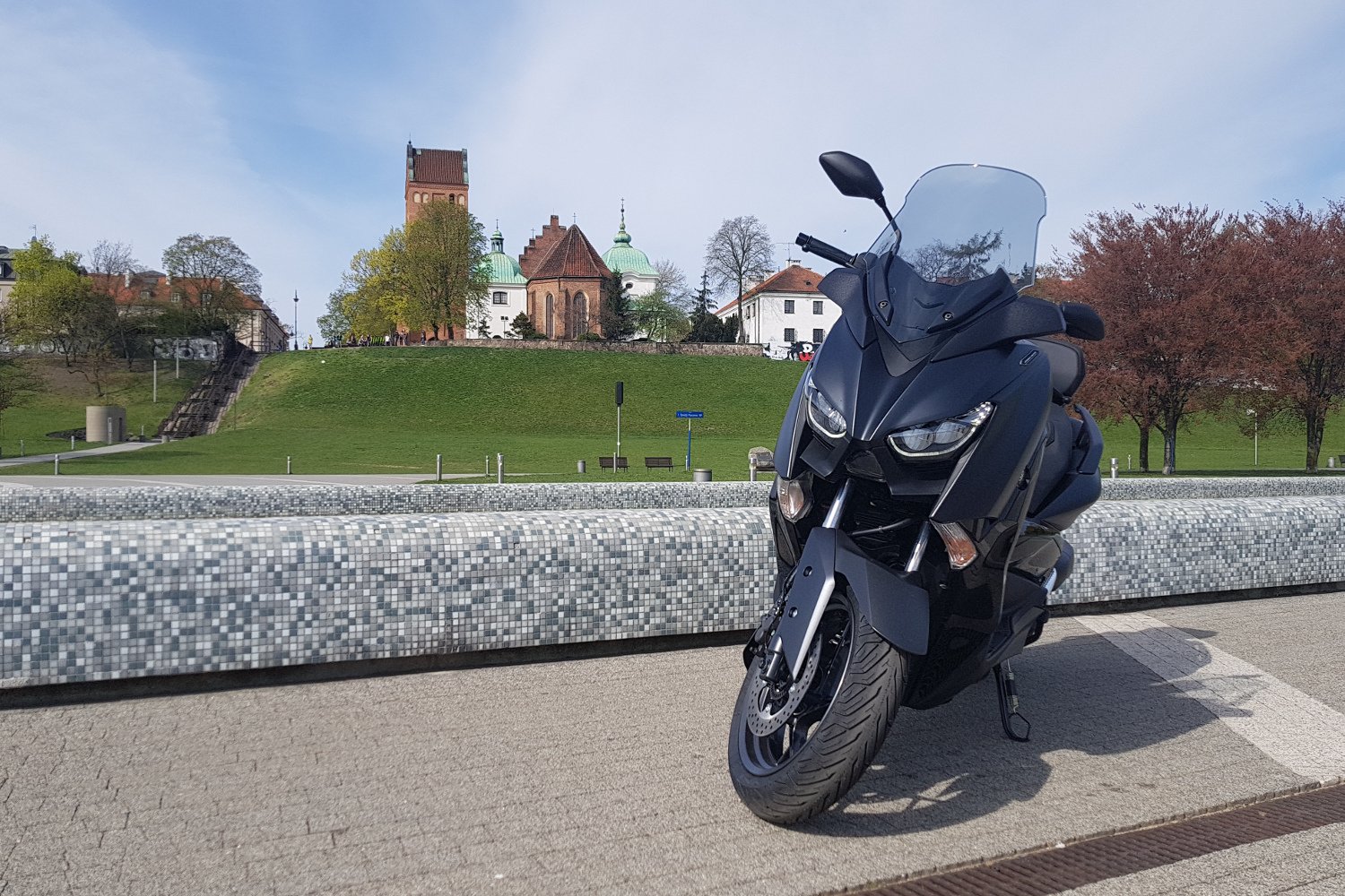 Trudno przejść obojętnie obok Yamahy X-max 125 w limitowanej wersji Iron Max.