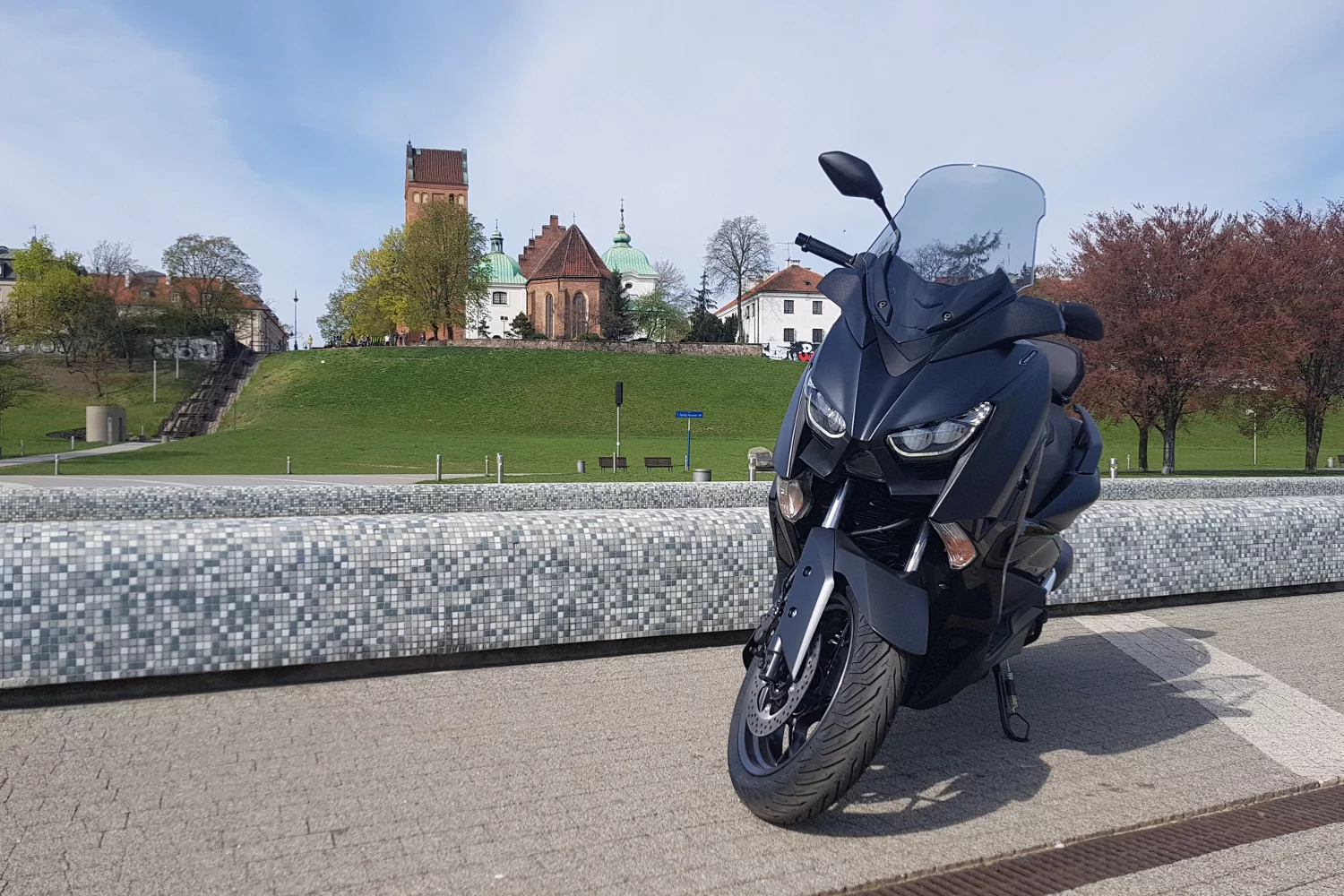 Trudno przejść obojętnie obok Yamahy X-max 125 w limitowanej wersji Iron Max.
