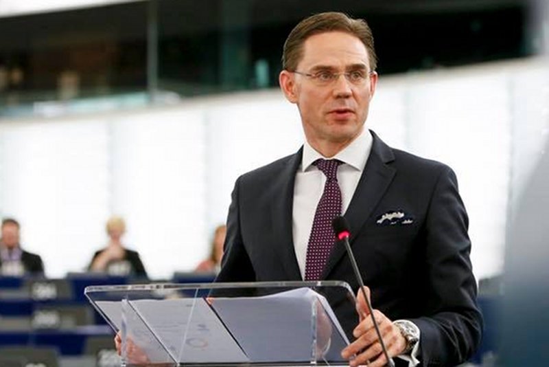 Jyrki Katainen, wiceszef Komisji Europejskiej ostrzega Polskę. Najbliższe decyzje UE mogą Warszawę zaboleć.