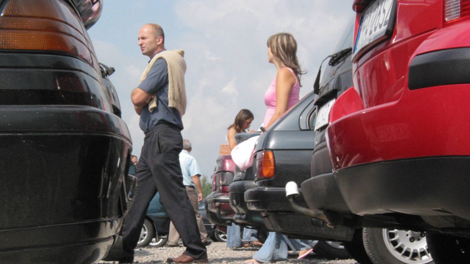 Kupujący używane auta często nie wiedzą, że OC poprzedniego właściciela nie przedłuża się już automatycznie. Za brak polisy czekają surowe kary od UFG.