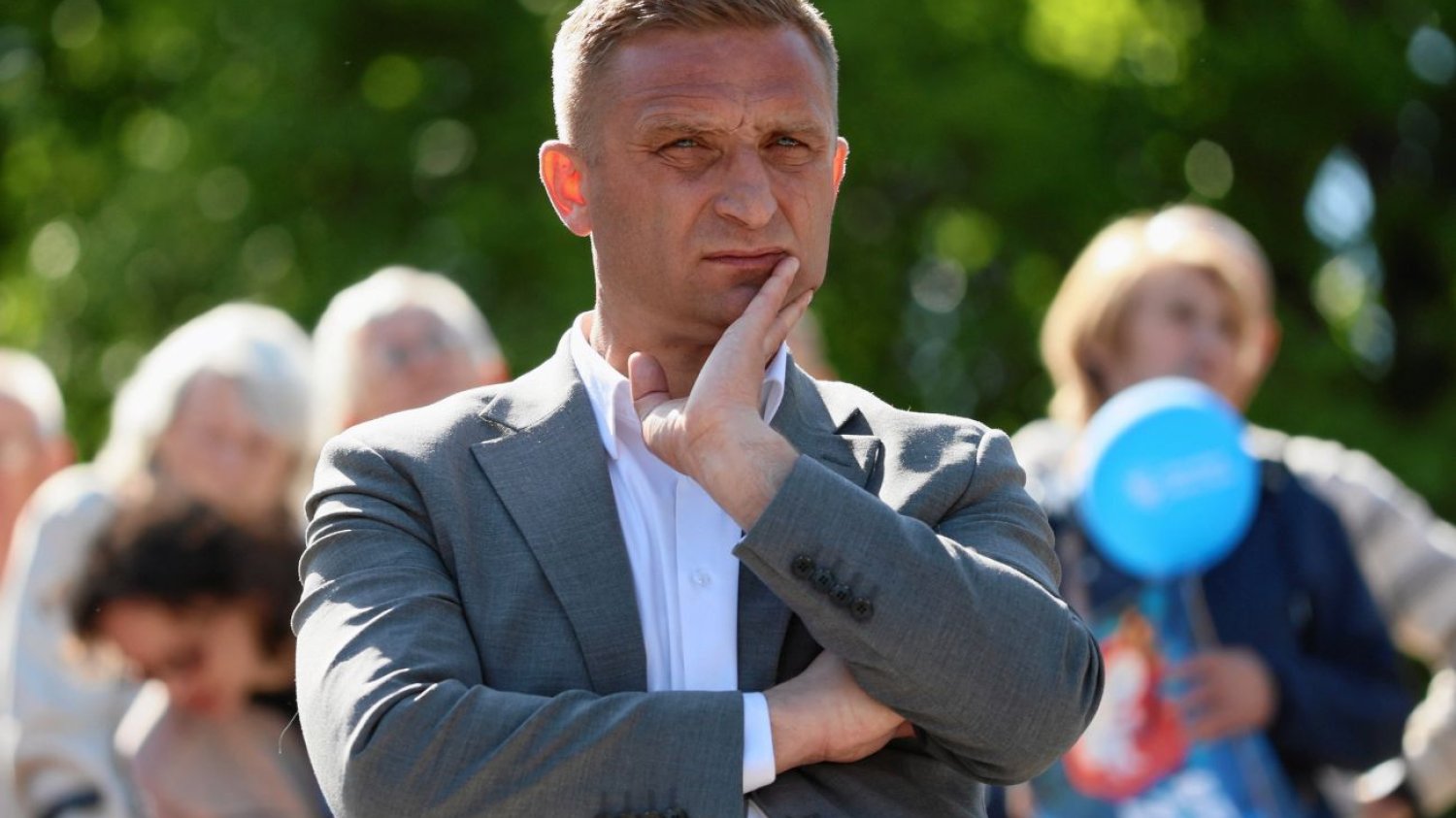 Czarne chmury nad Bąkiewiczem. Odpowie za atak na aktywistkę. Robert Bąkiewicz będzie musiał odbyć karę. Taką decyzję podjął Bodnar.