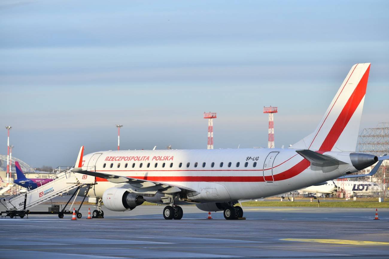 Lot rządowego samolotu z Warszawy do Gdańska rozpalił prawicowych internautów.
